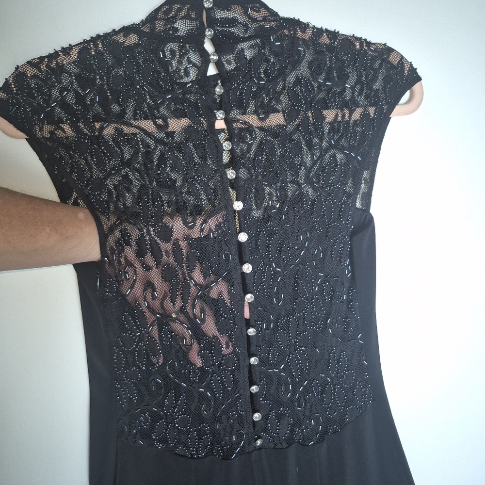 Cartisse Sweetheart Lace Crystal Button Back